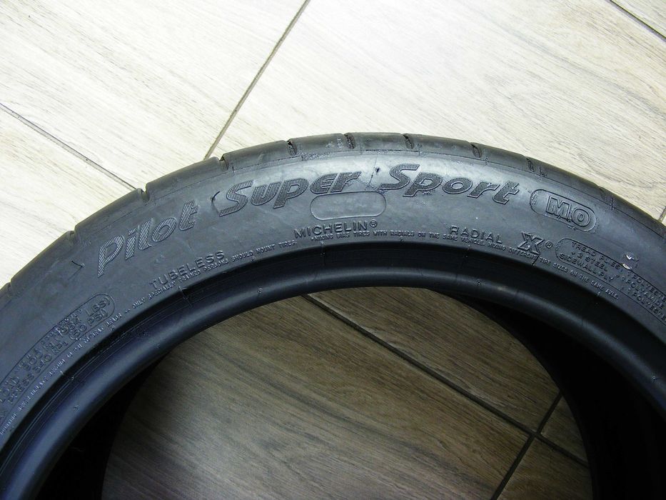Літня гума 295/35/19 -2 шт.Michelin Pilot Super Sport.