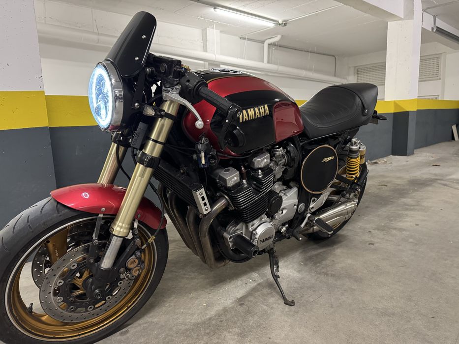 Yamaha XJR 1300 café racer