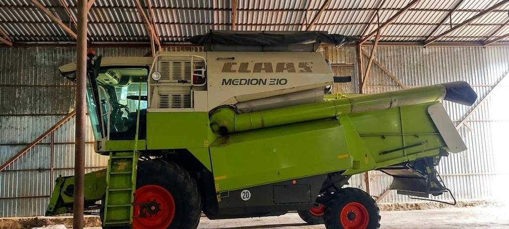 Комбайн Claas Medion 310 (2008) + жатка 6м + ріпаковий стіл + соняшникова