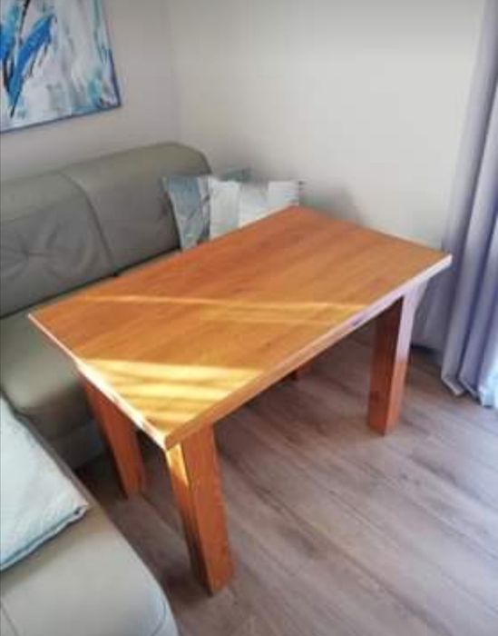 Solidny stół dębowy naturalny