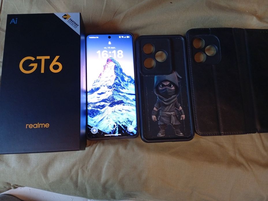 Realme GT 6  ... 8 /256