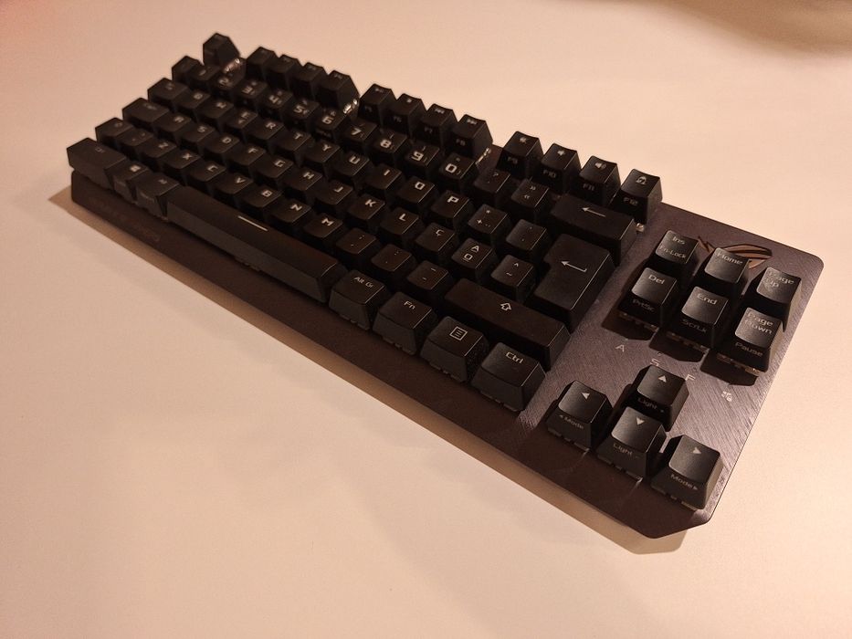 (Na caixa) Teclado Gaming Asus ROG Strix Scope TKL