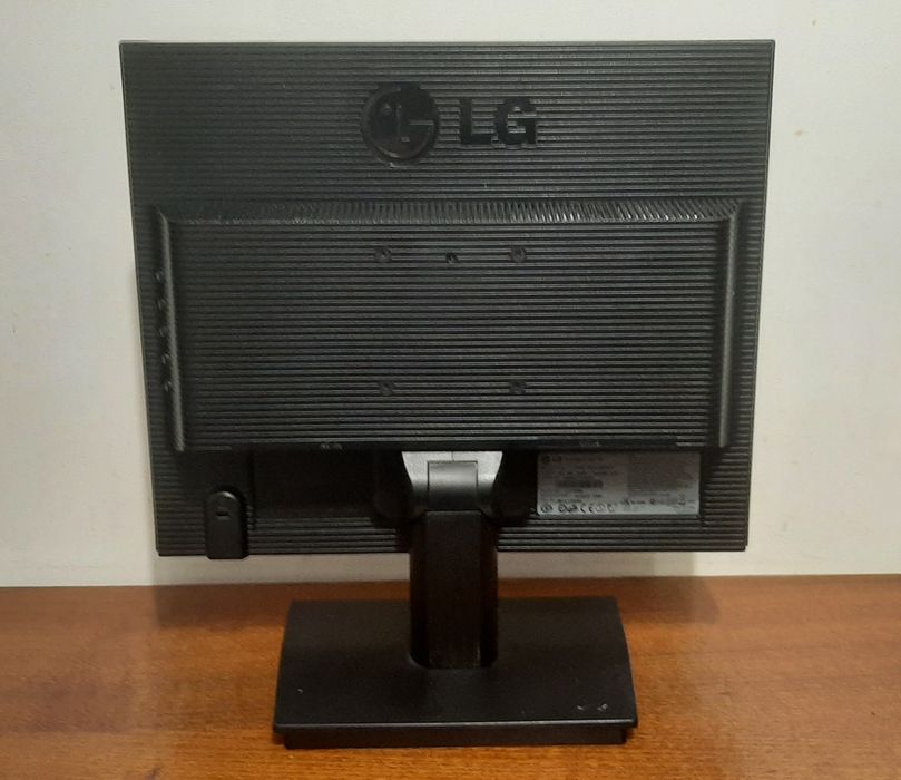 Монитор 17" LG Flatron L1719S  17 дюймов