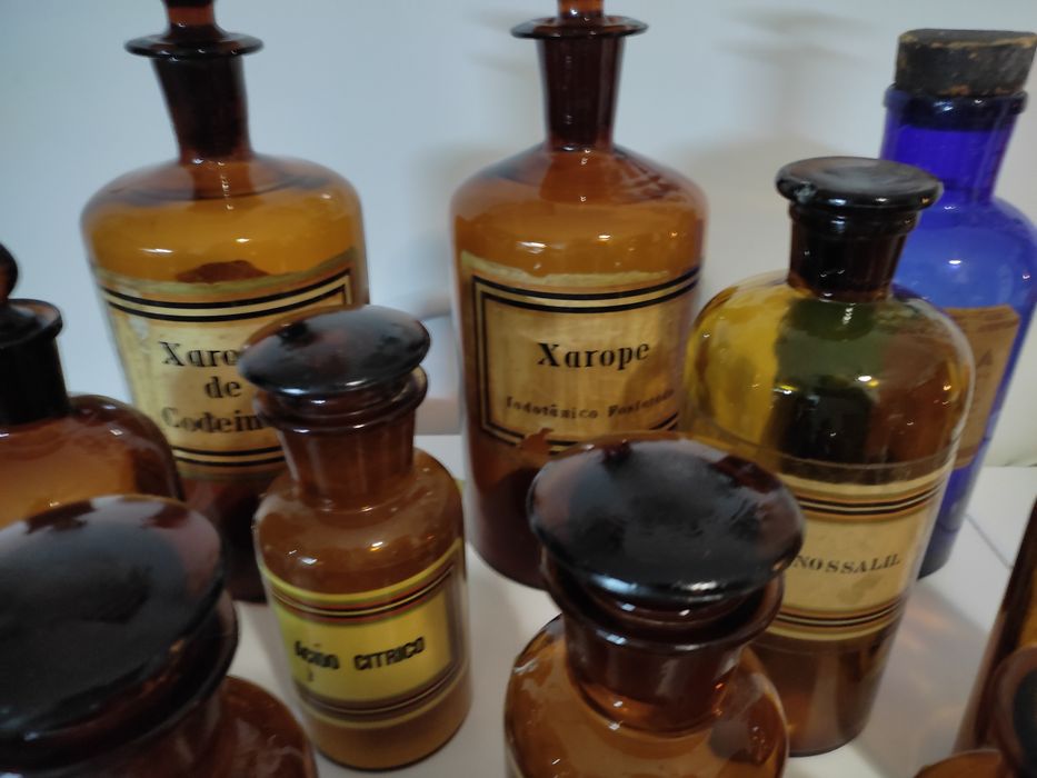 Conjunto frascos antigos ambar