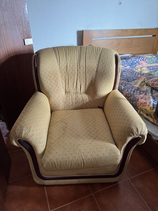 Poltrona clássica estofada