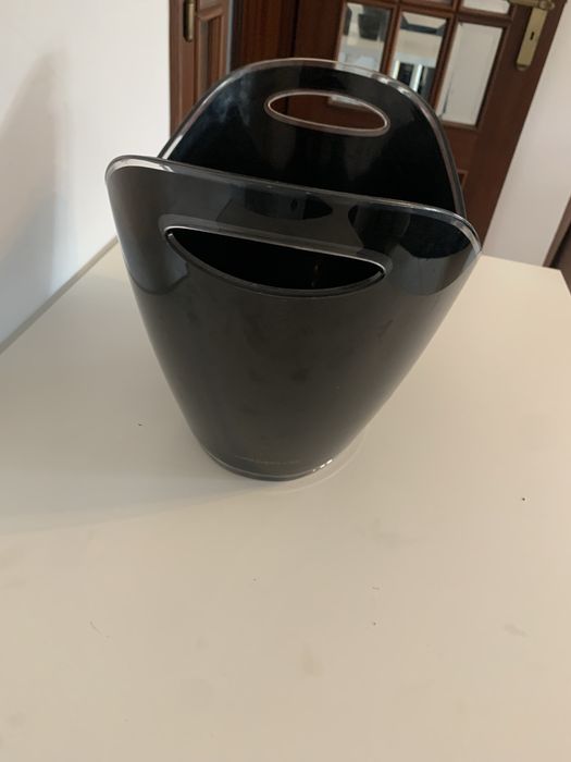 Balde de Gelo e garrafas