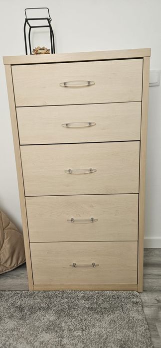 Quarto completo (cama, mesa de cabeceira, camiseiro e roupeiro)