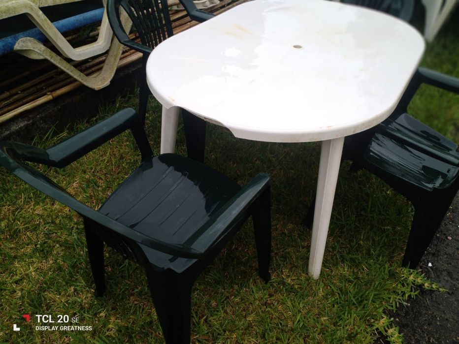 Mesa de Jardim com 4 Cadeiras - 40€