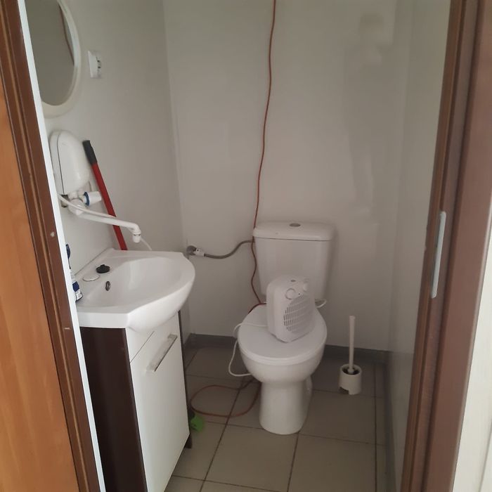 Wynajmę 2 lokale usługowo-handlowe pow,15m2 i 50 m2