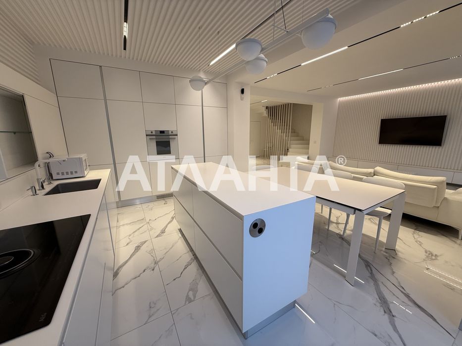 Здається в оренду котедж у Брюховичах, вул. Журавлина