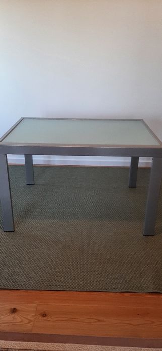Mesa de jantar de vidro