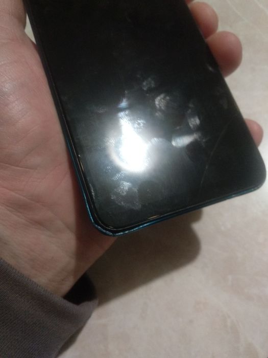 Redmi 9  полностью рабочий но с дефектами торг присутствует