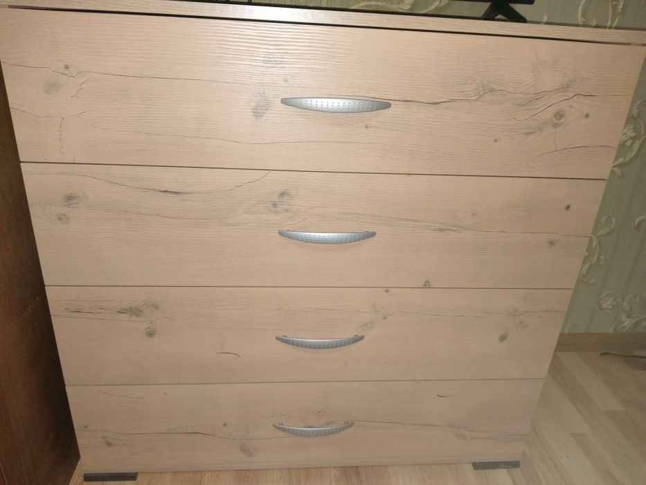 Комод для одягу на 4 шухляди