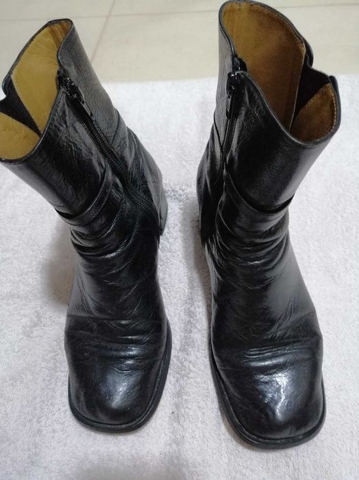 Botas em pele preto, tam. 36