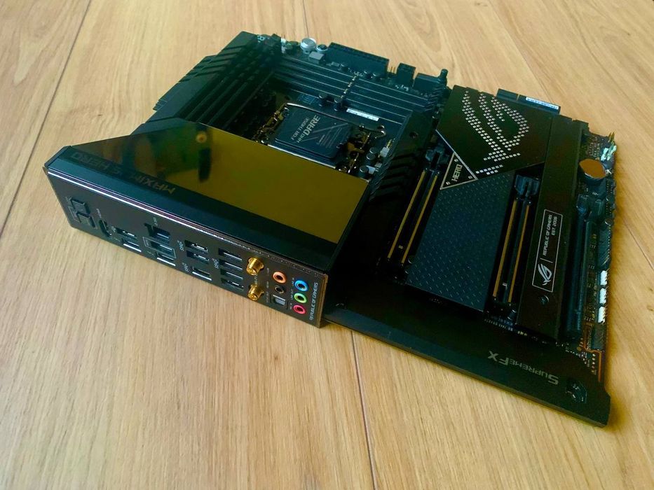 Asus ROG Maximus Z690 HERO s1700 socket