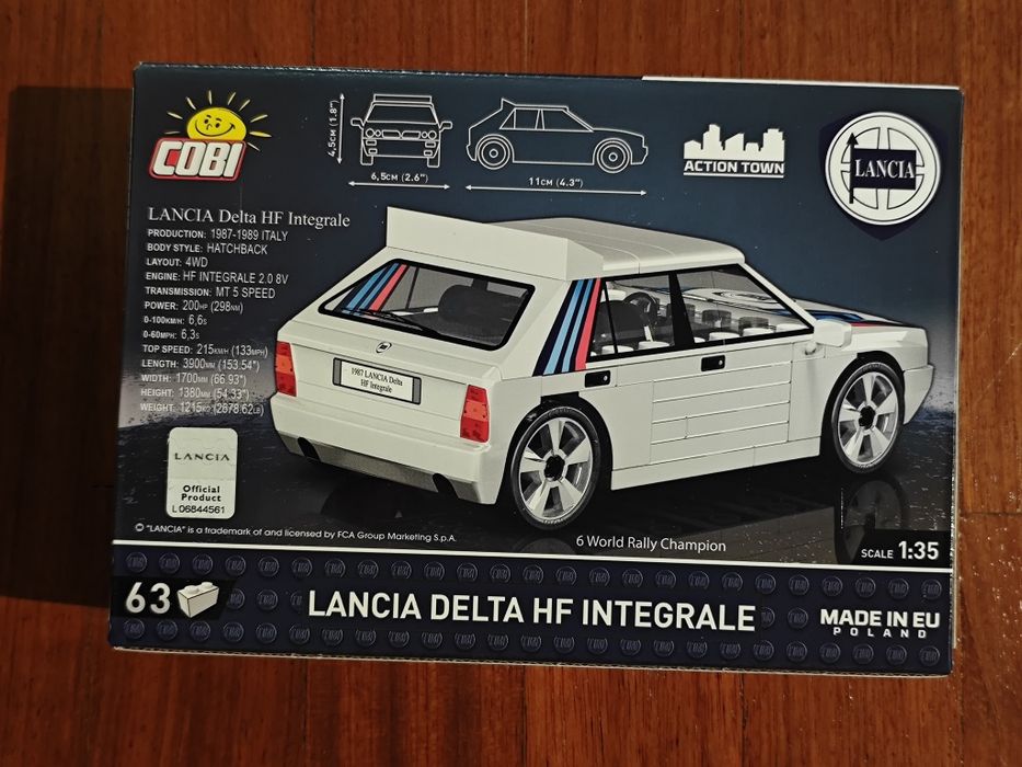 Lancia Delta HF Integrale Martini colors Cobi Bricks