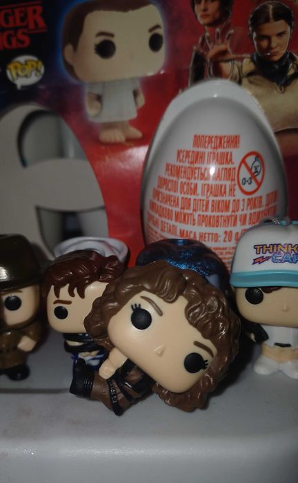 Ненсі stranger things Kinder joy