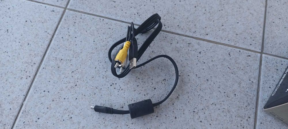 Máquina fotográfica FujiFilm FINEPIX S3200 (14 MP) - ótimo estado