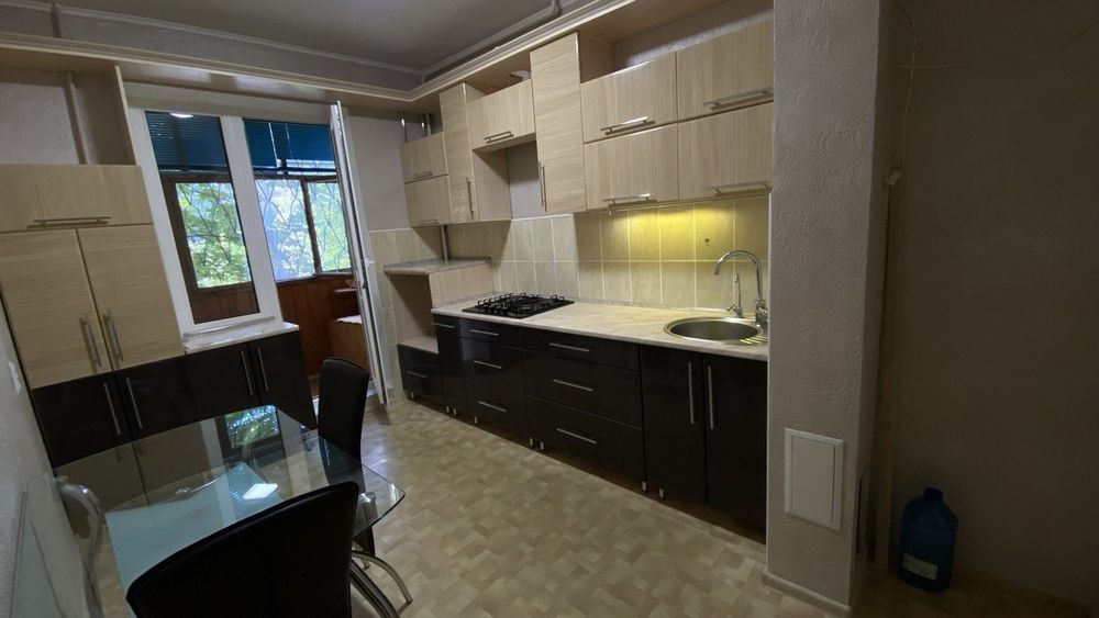 Продаж 3к квартира м-н Сонячний 37