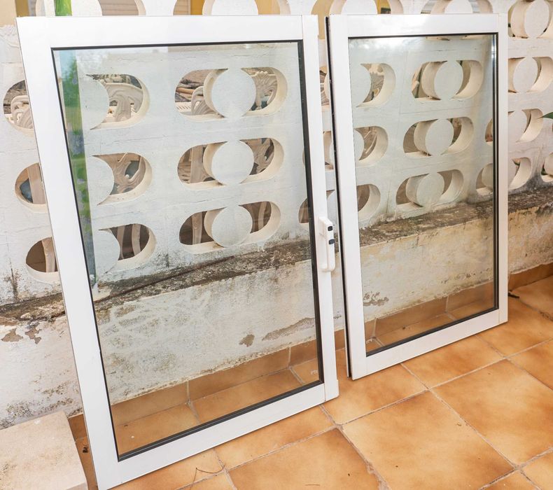 Janela de correr usada com caixilharia