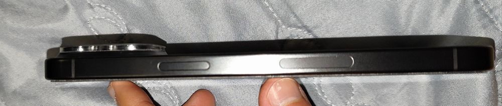 Vendo iPhone 15 pro max 256 GB (ofereço capas e películas)