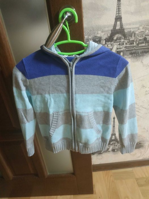 Светрик дитячий.