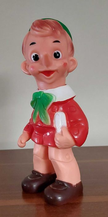 Pinóquio que chia em borracha muito antigo