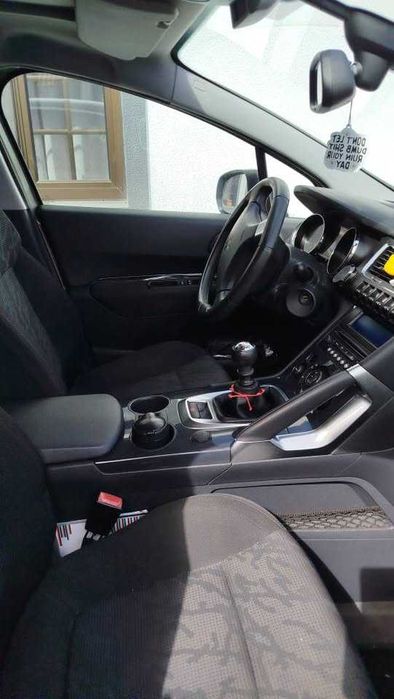 Peugeot 3008 1.6 HDi – Económico, Confortável e Fiável