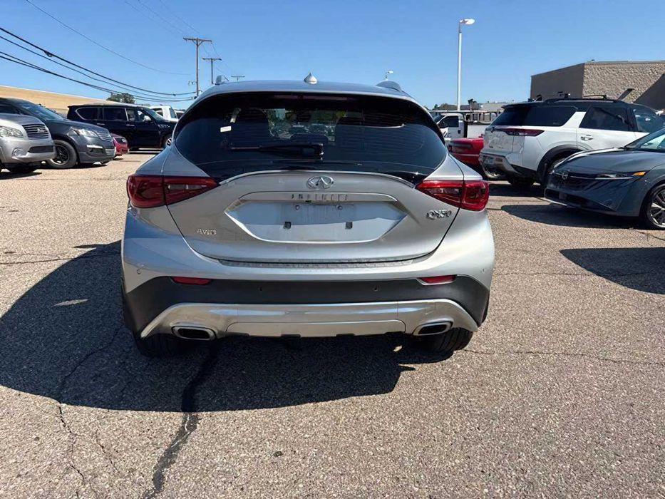 INFINITI QX30 Luxe      2019