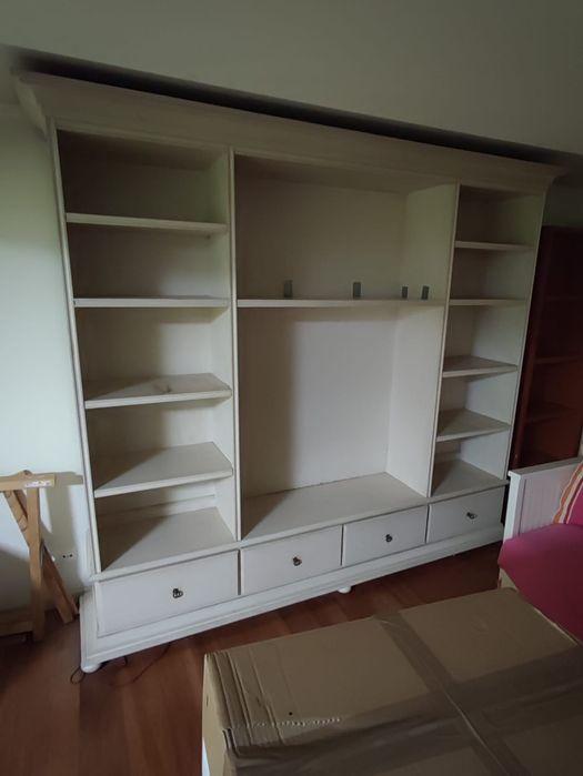 Armário estante.