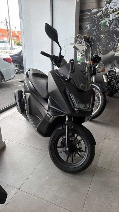 KYMCO Sky Town 125, ano 2025, com 22.000 km.