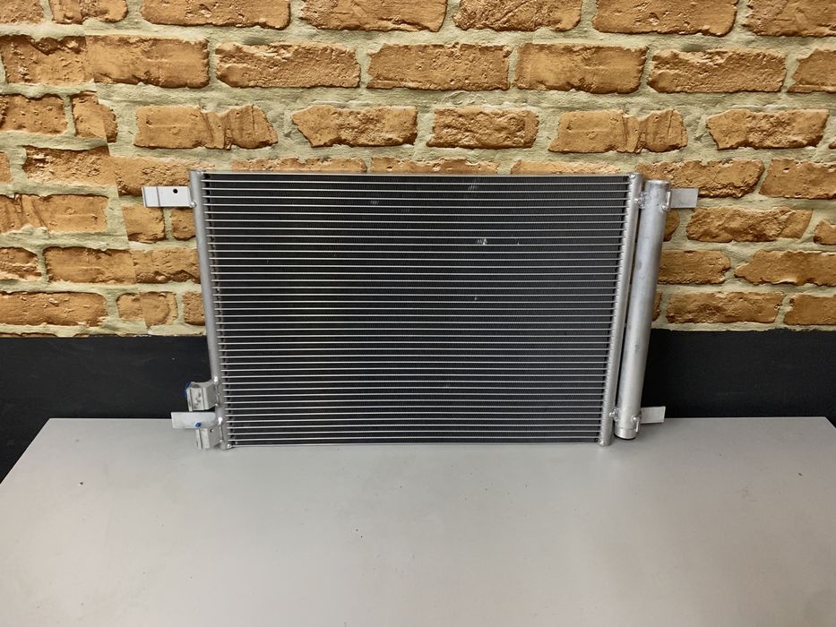 Volkswagen VW Tiguan 2 Allspace Радіатор Інтеркулера