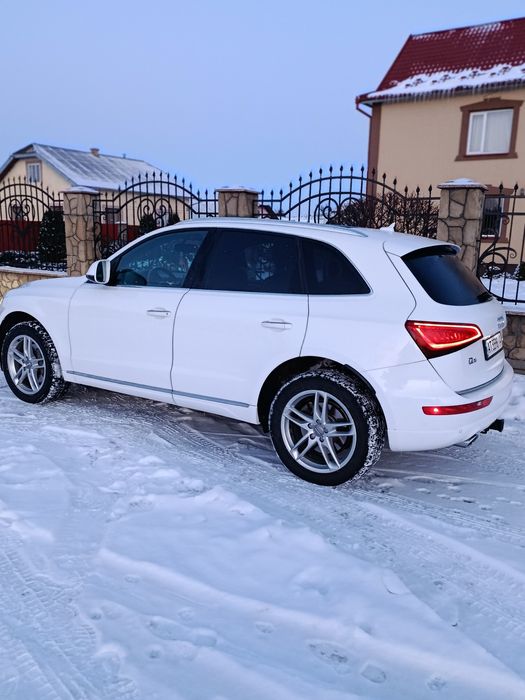 Audi Q5  Premium Plus 2015  3.0 tdi. Власне обслужена авто.