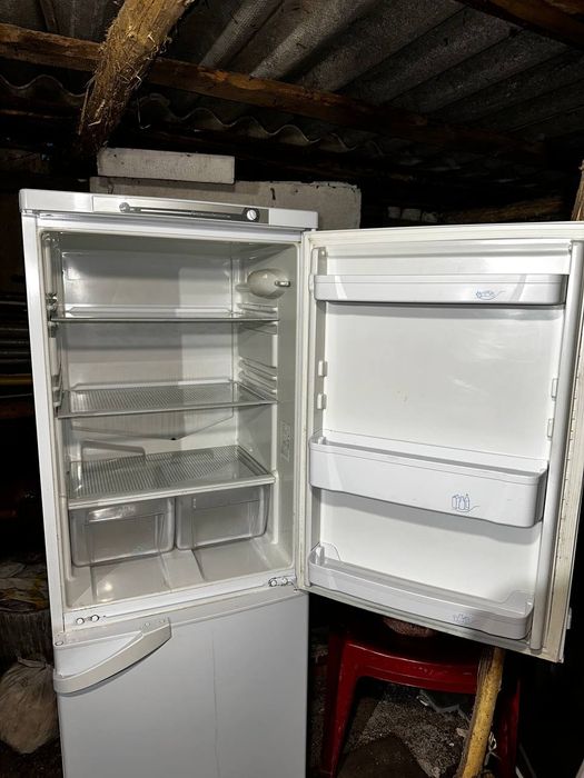 Холодильник Indesit