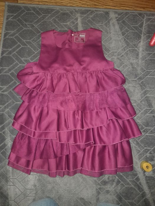 Sukienka fioletowa falbany