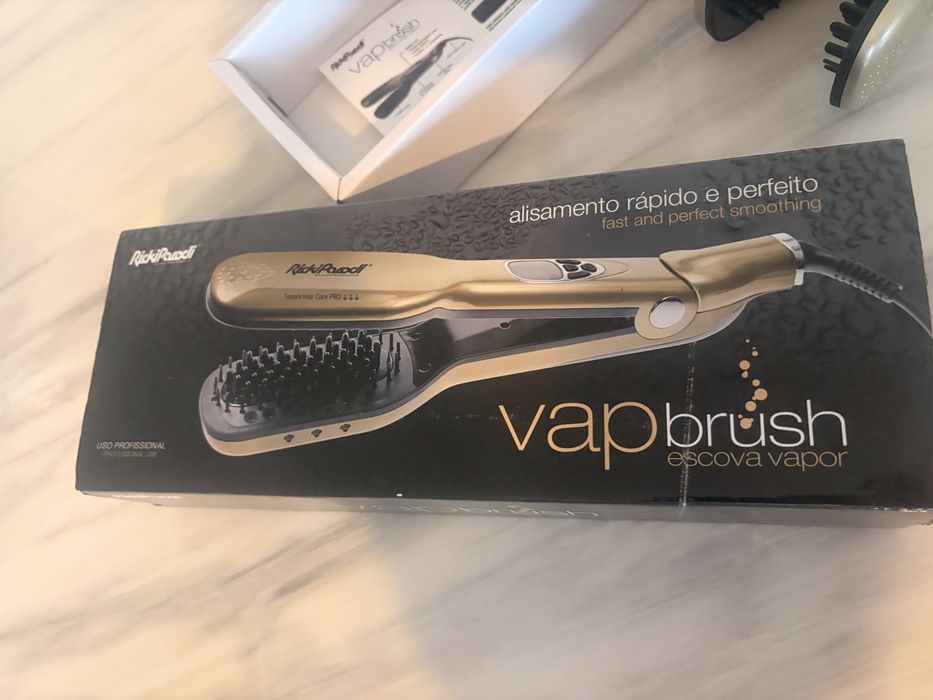 Secador/ alisador de cabelo a vapor