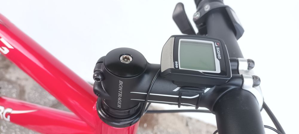 Bicicleta Híbrida: Alumínio + Forqueta Carbono + Acessórios Qualidade