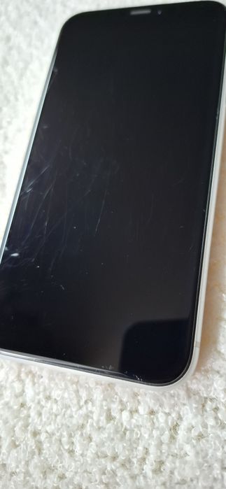 Продам iPhone XR б/у на 128 гб