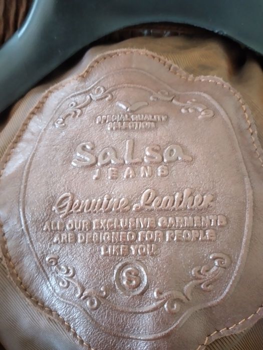 Casaco em pele salsa