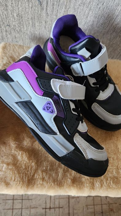 Кроссовки на девочку