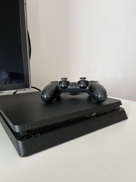 Playstation 4 Slim - 256gb ssd + Jogo