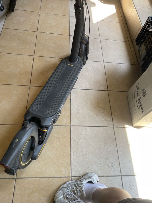 Самокат в шикарному стані NineBot G2 Max, Є коробка від самокату