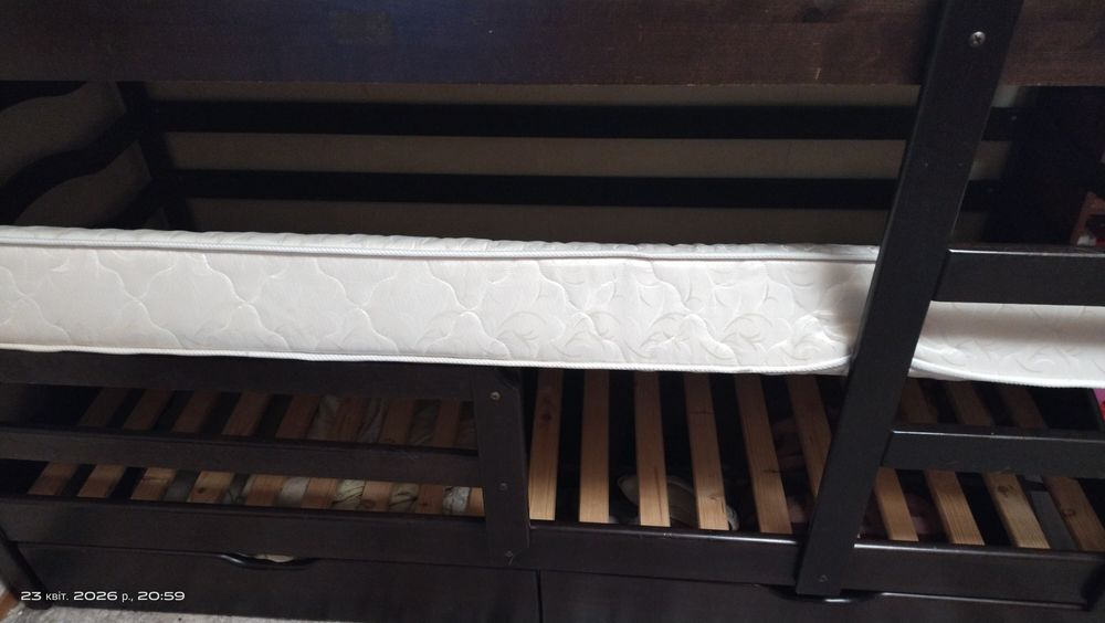 Продам двоярусне ліжко