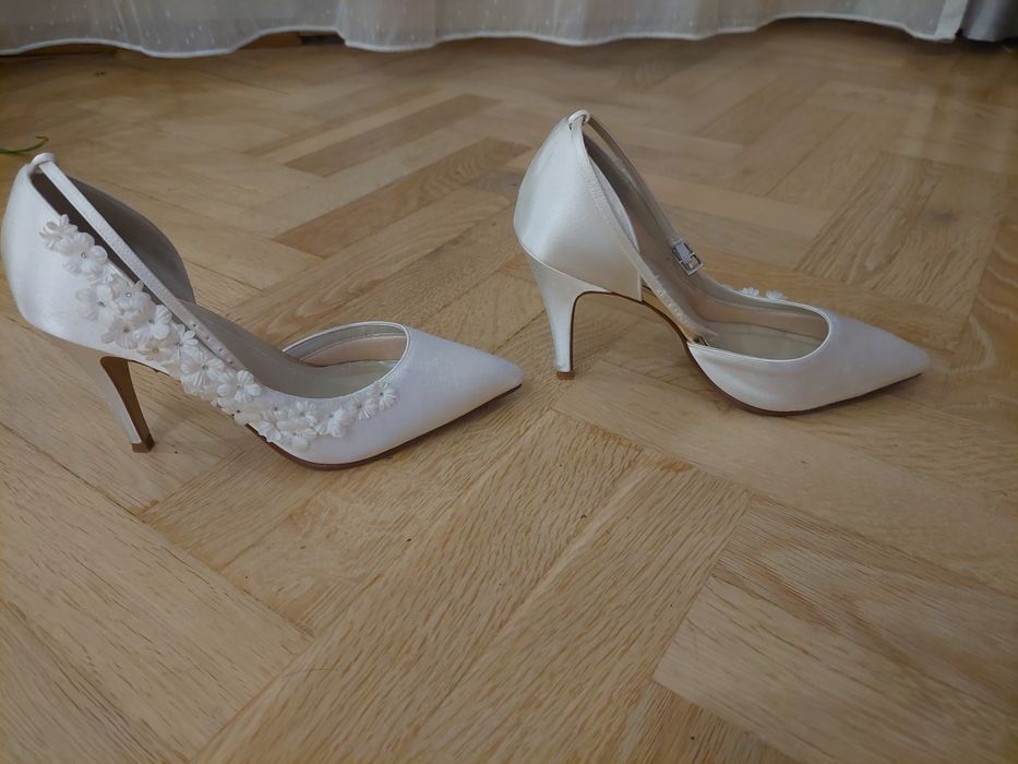 Buty ślubne ecru z tkaniny