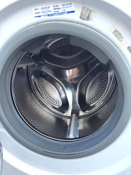 Máquina de lavar e secar roupa