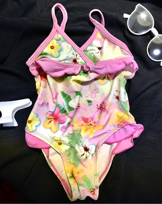 Купальник на дівчинку.