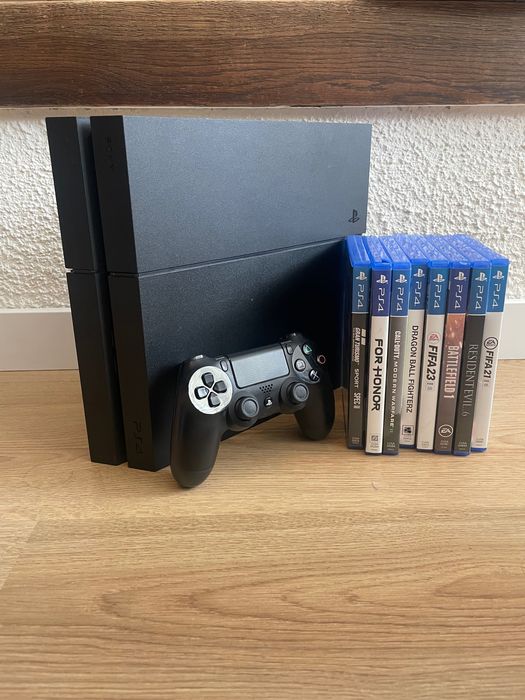 PlayStation 4 Fat 500 GB + 8 gier  Sprzedam konsolę Sony PlayStation 4 Fat
