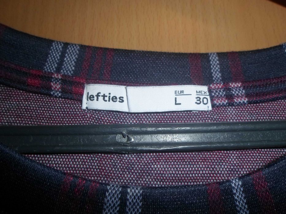 vestido em malha da marca Lefties para mulher