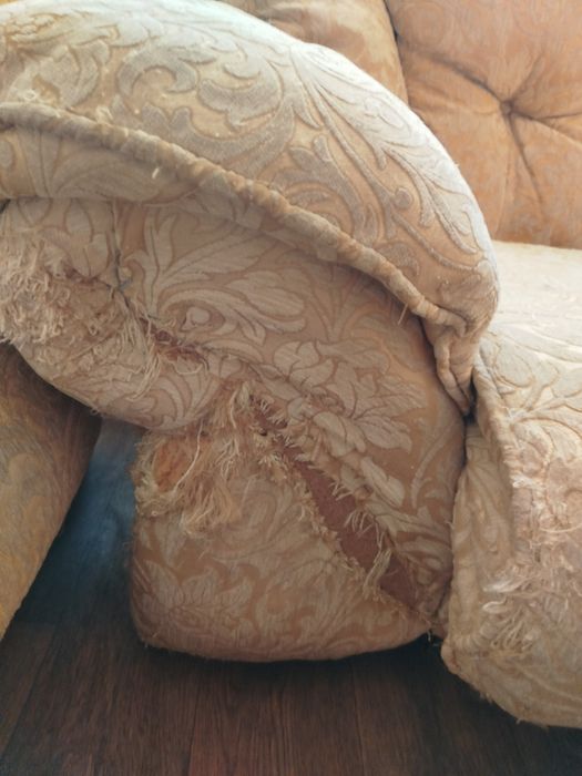 Розкладний диван з кріслами. З дорогого набору .