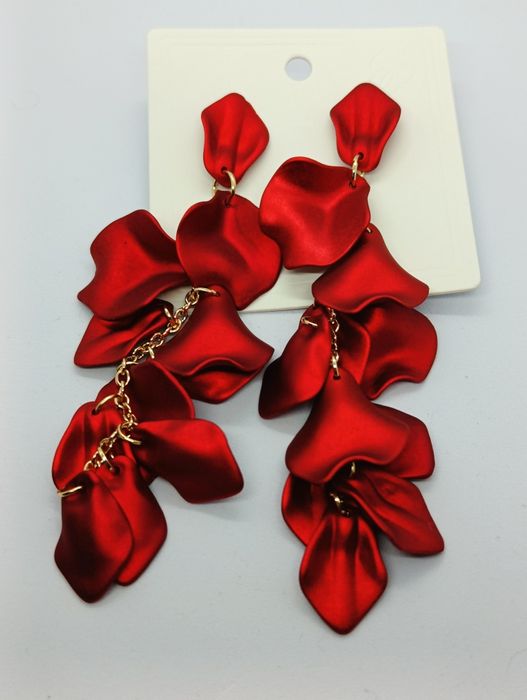 Czerwone długie kolczyki